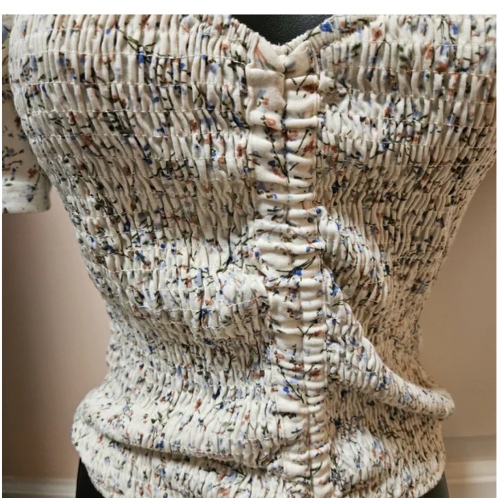 Floral Ruched Cream Top - Picture 4 of 6